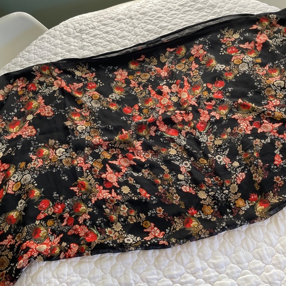 Alexander McQueen 100% Silk Made in Italy Floral Shawl - Picture 1 of 6